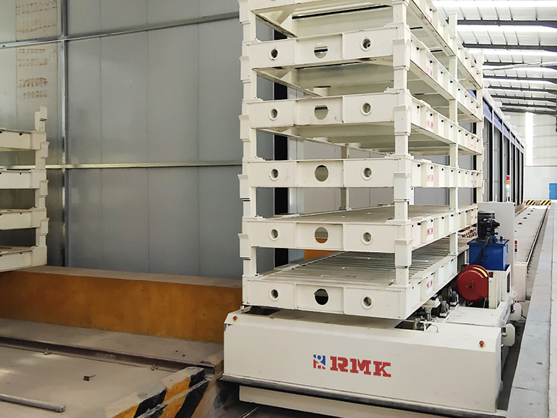 Fabrikalar arasında model taşıma aracı malzeme taşıması