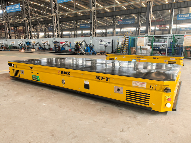 8 ton lazerle yönlendirilmiş AGV, kaldırma paletiyle